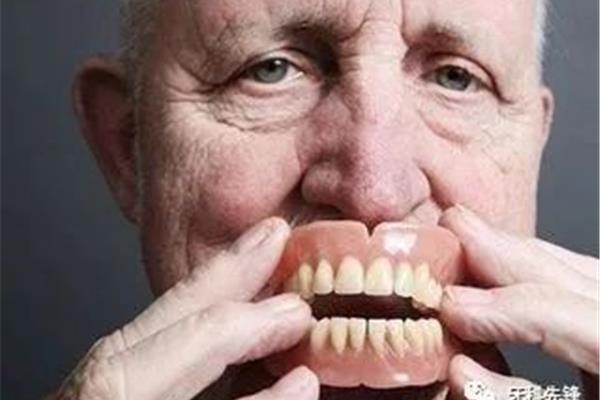 老人裝假牙要多久