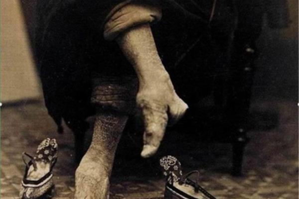 女人什么時候裹腳的?古代女性裹腳的真正原因是什么?