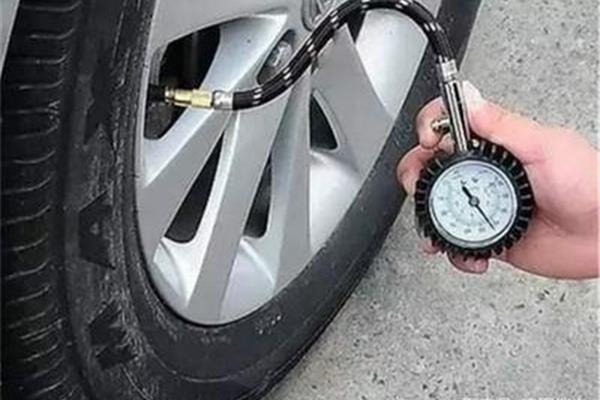 輪胎胎壓低于多少不能開,汽車胎壓低于多少不能開