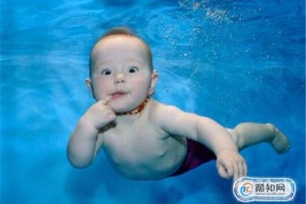寶寶游泳池水溫多少最合適?