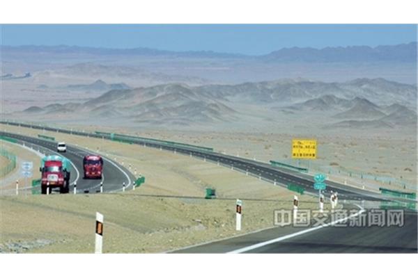 從北京到新疆高速公路多少公里?