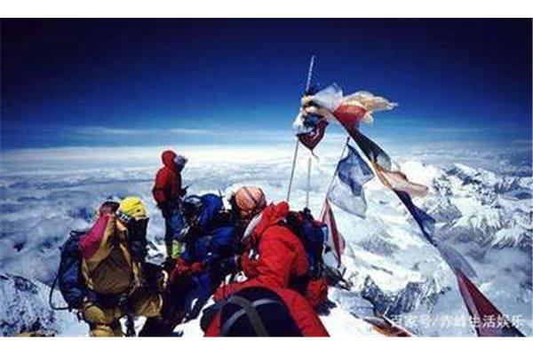 攀登珠穆朗瑪峰需要多少錢?