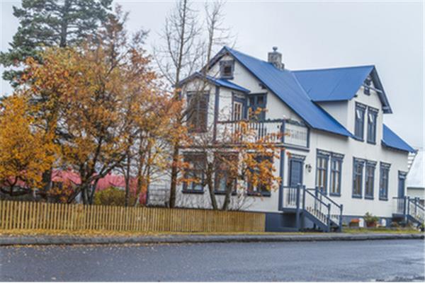 冰島買一套房子多少錢