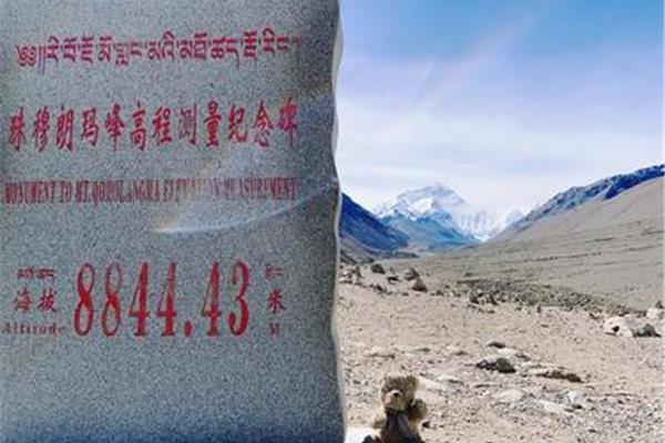 珠穆朗瑪峰是世界上最高的山峰