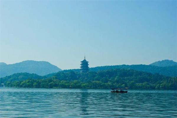 杭州西湖1400萬立方米湖泊面積7萬多平方米