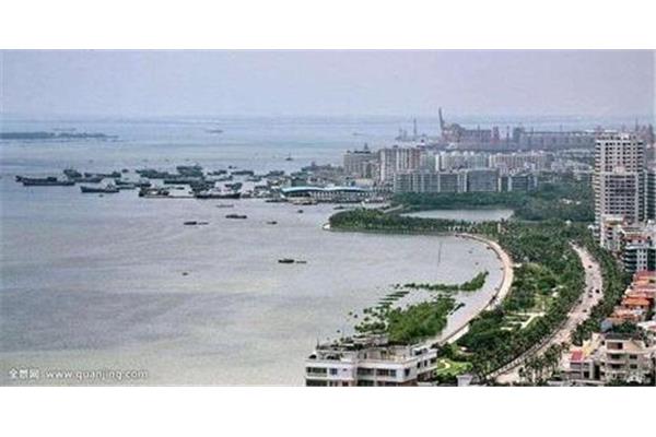 三亞市總人口是105.6萬人
