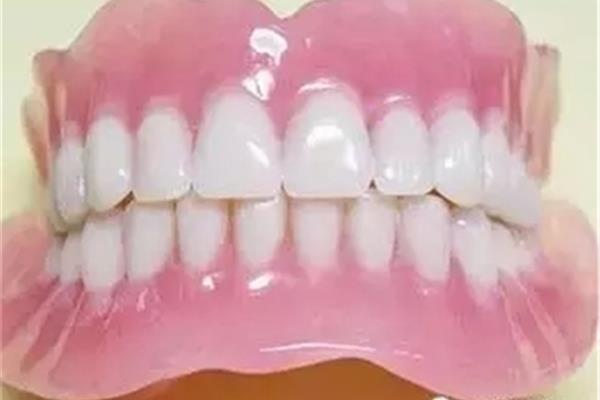 剛戴假牙疼多久?假牙可以戴多久?