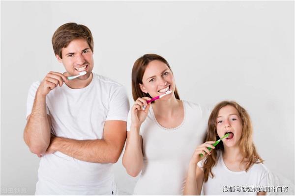 你吃完飯后多久刷一次牙?吃完飯多久刷牙最科學