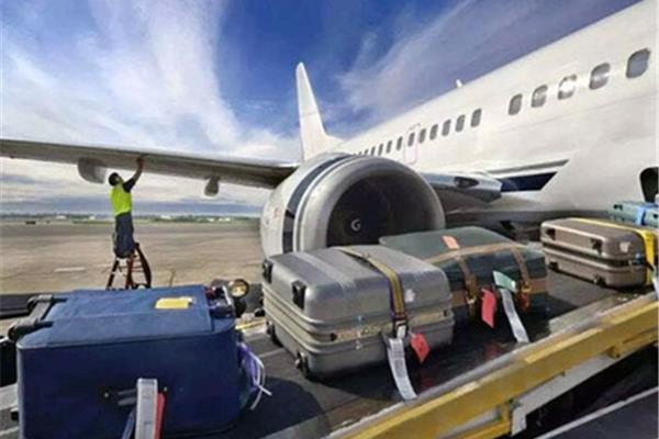 坐飛機的超重行李是多少錢?航空公司行李托運費用是多少?
