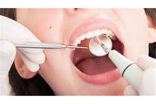 正畸牙套有哪些類型(成年人可以戴牙套矯正牙齒?)