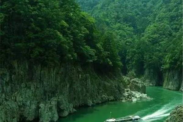 日本三重縣的一個景點,贛州葫蘆島的一個旅游景點?